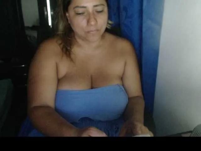 adrianamilf44 on BongaCams