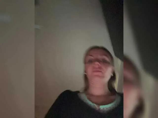 Offline Alenushka888 on BongaCams