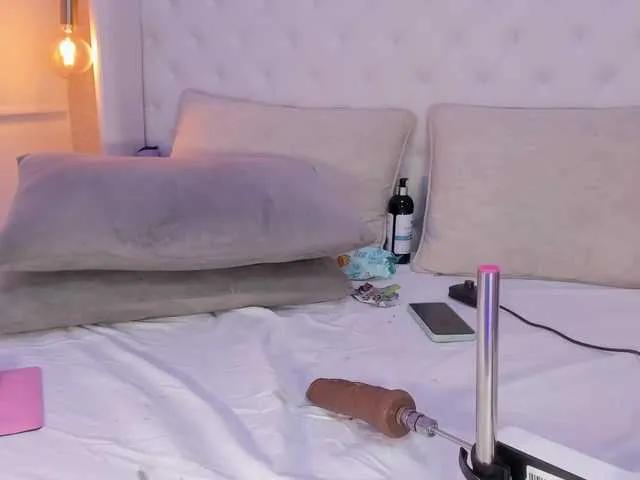 Offline annie-clarkson on BongaCams