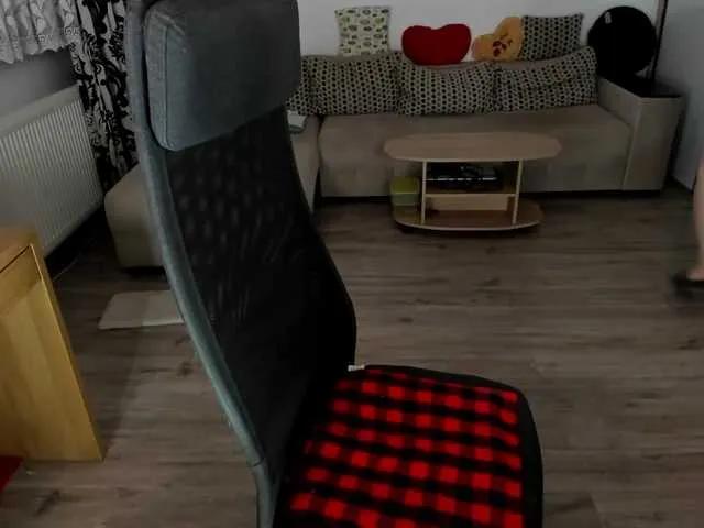 Offline Charlotte4u on BongaCams