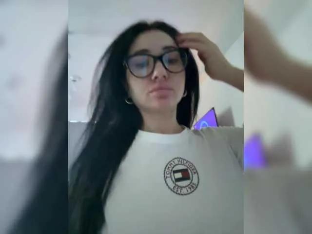 Freechat Chiaralovee on BongaCams