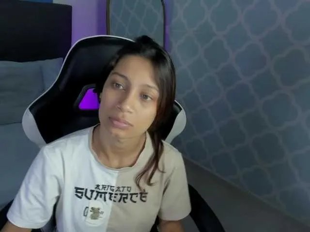 Freechat cora-22 on BongaCams