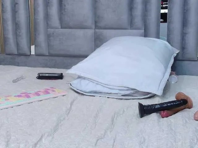 Freechat cutepetitee on BongaCams