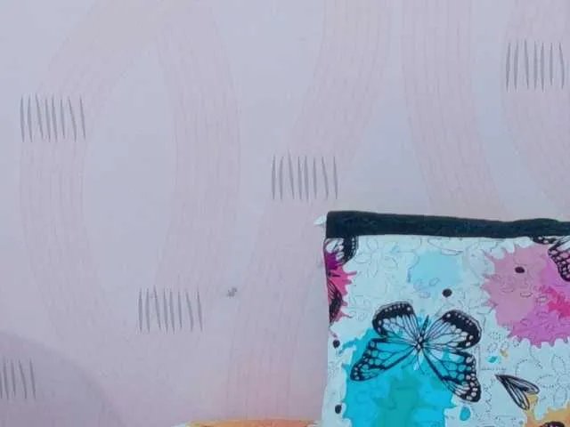 Freechat cutepetitee on BongaCams