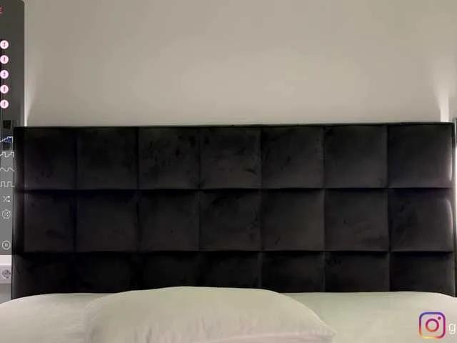 Offline DiamondLily on BongaCams