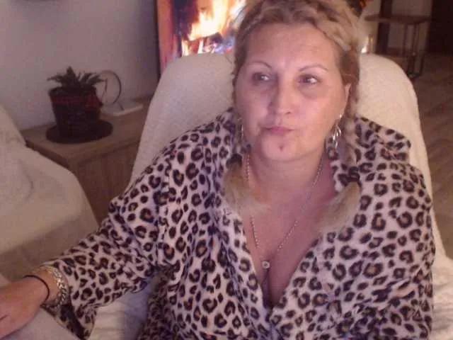 DivineBlond on BongaCams 