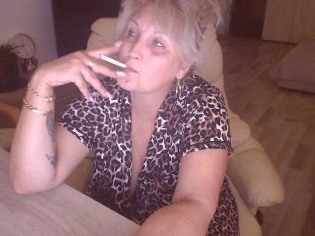 DivineBlond on BongaCams 