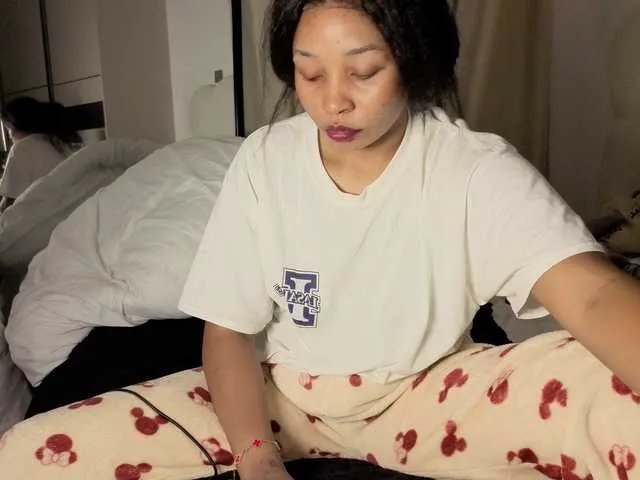 Freechat Ebonycutelyn on BongaCams