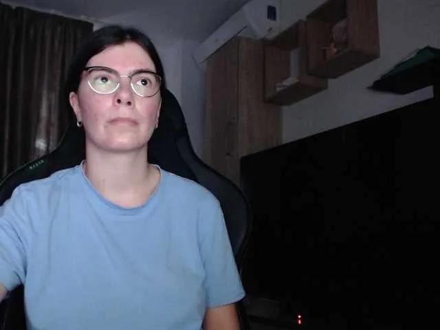 Offline Elinor21 on BongaCams