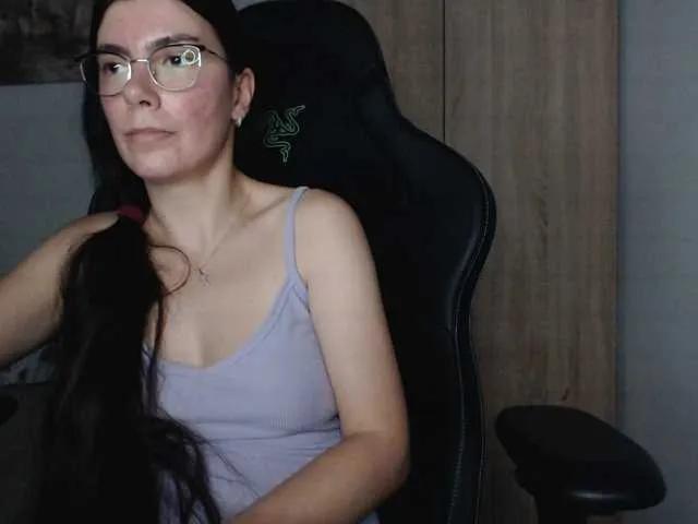 Offline Elinor21 on BongaCams