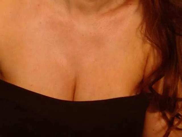 ellaine on BongaCams 