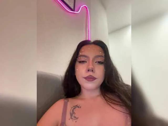 ElliLin on BongaCams 