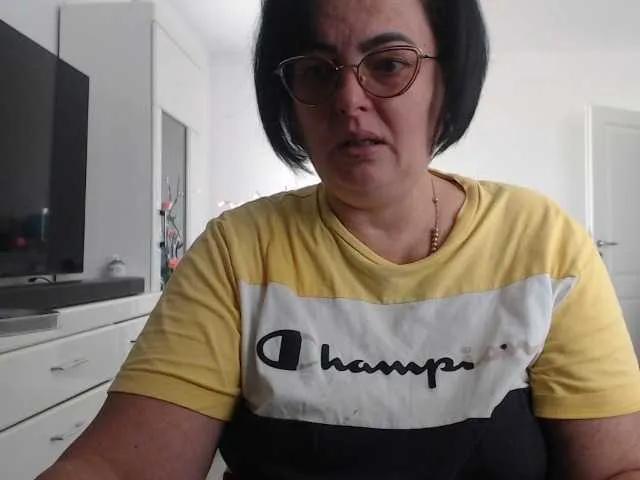 Offline Emyllywhite on BongaCams