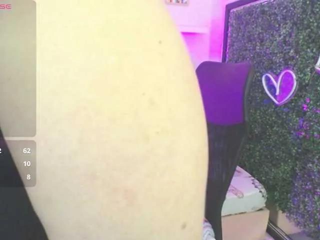 Offline Evelyn-mature19 on BongaCams