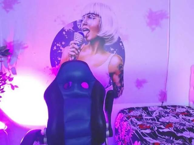 Offline Evelyn-mature19 on BongaCams