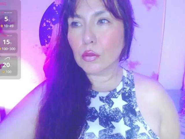 Offline Evelyn-mature19 on BongaCams