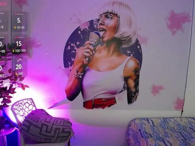 Offline Evelyn-mature19 on BongaCams