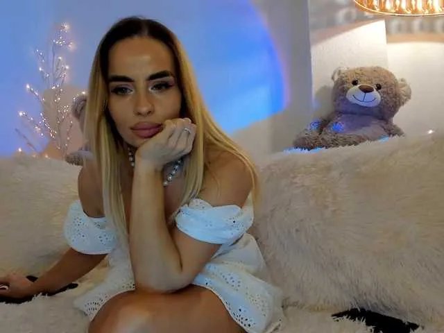 Freechat FeralFoxy on BongaCams