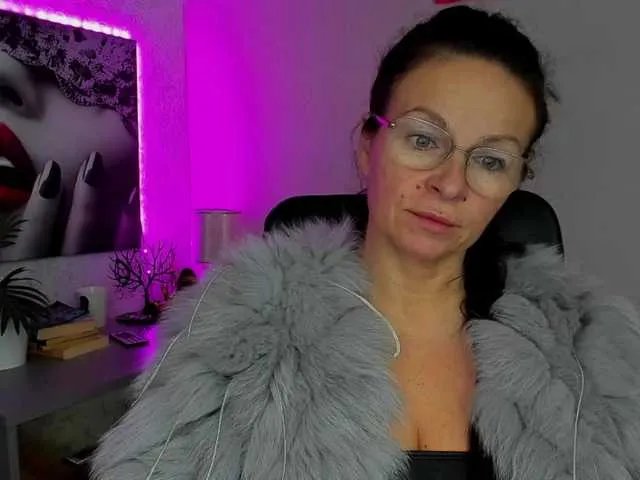 Freechat HelenSHOW1 on BongaCams