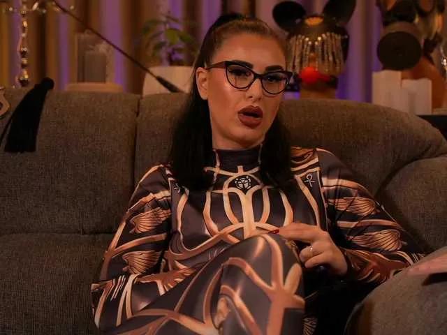 KellyKent on BongaCams 