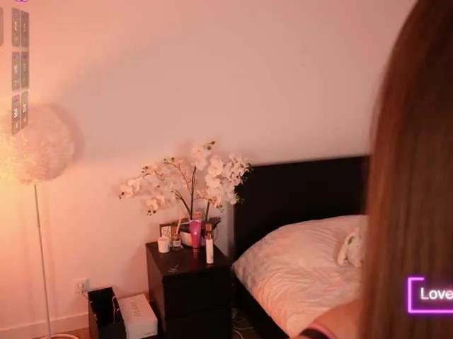 LilyColins on BongaCams 