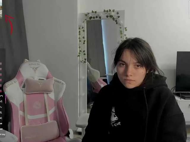 Offline lissazmark2 on BongaCams