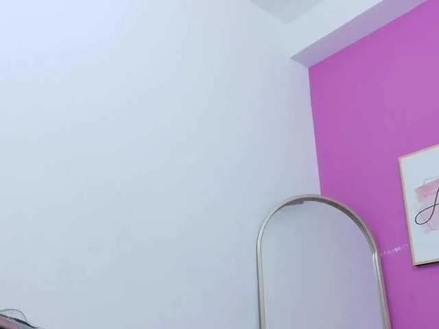 Offline littleeemiily on BongaCams