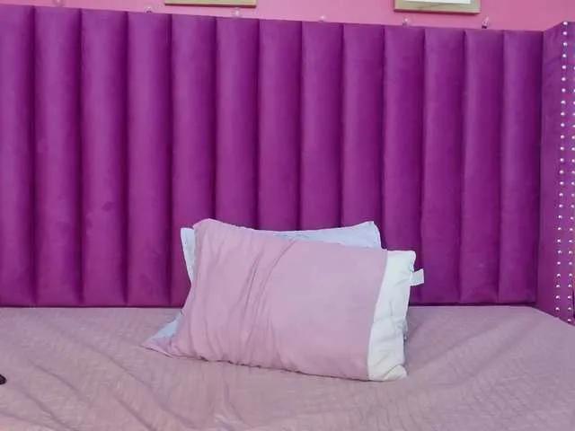 Offline littleeemiily on BongaCams