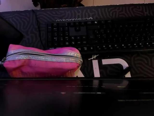 Offline MaddisonLowe on BongaCams