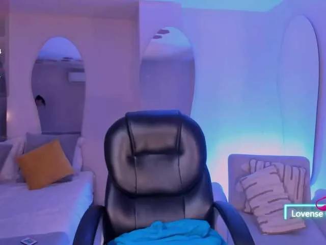 Offline MaddisonLowe on BongaCams