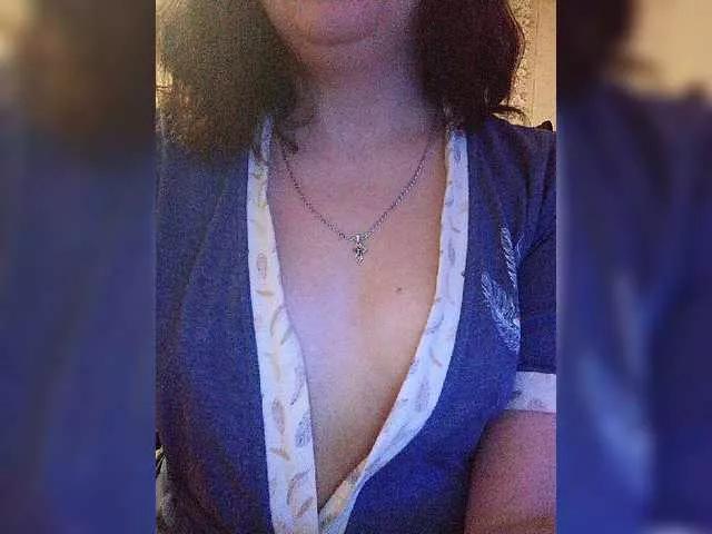 Offline Mia883 on BongaCams