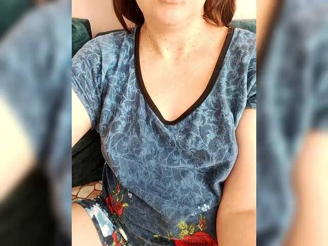 Offline Mia883 on BongaCams