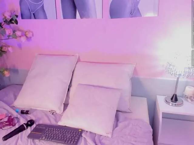Naaomi-hills on BongaCams 