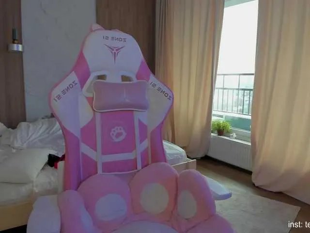 Freechat Naomimif on BongaCams