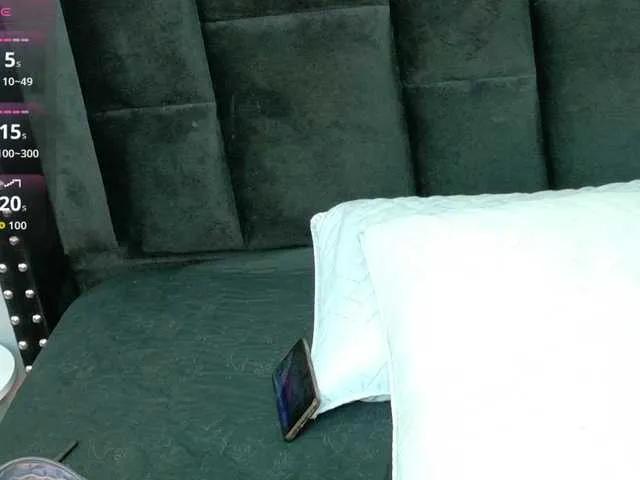 Offline petitelittleebony on BongaCams