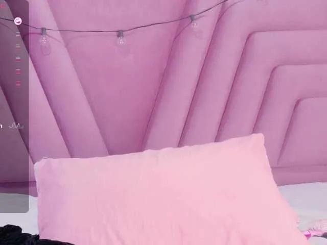 Offline playfulcurvy on BongaCams