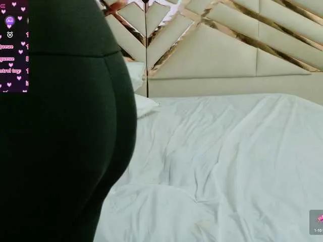 Offline playfulcurvy on BongaCams