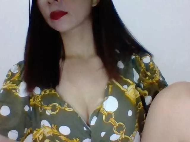 Offline pornadrianna on BongaCams