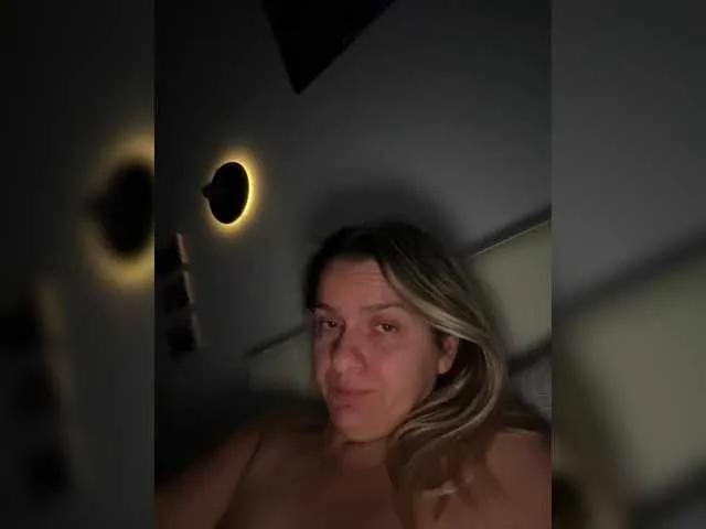 ReveMignoneX on BongaCams 