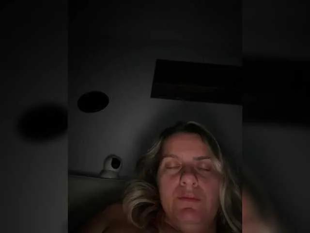 ReveMignoneX on BongaCams 