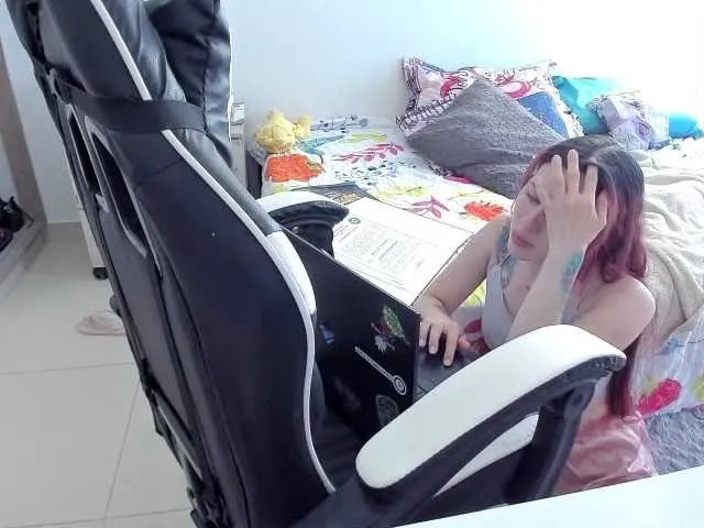 Freechat RevySadashiTrue on BongaCams