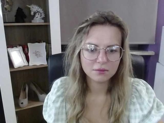 Offline soft-zoey on BongaCams