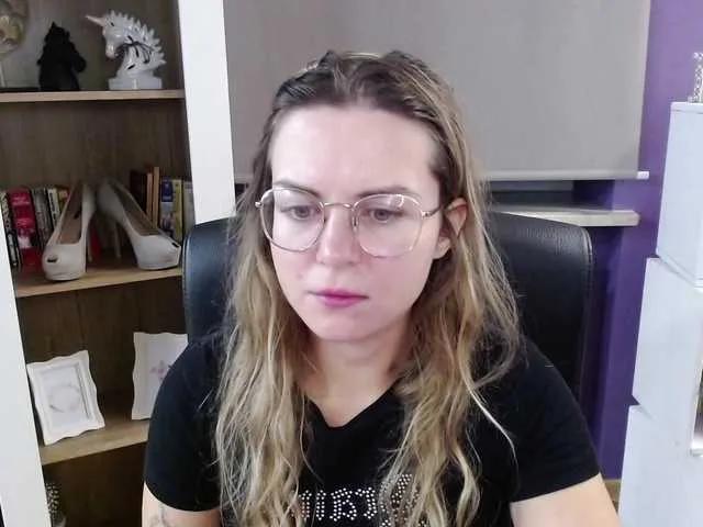 Offline soft-zoey on BongaCams