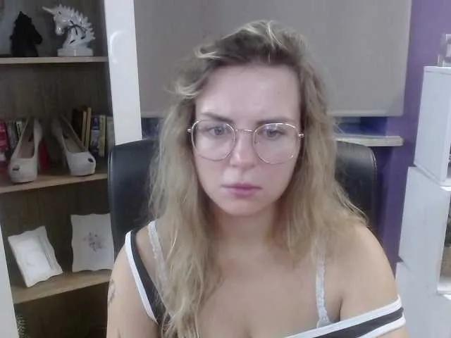 Offline soft-zoey on BongaCams