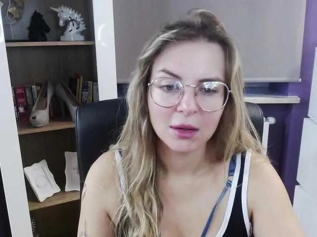 Offline soft-zoey on BongaCams