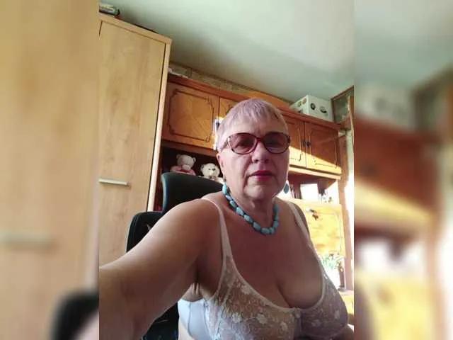 Offline SweetCherry00 on BongaCams