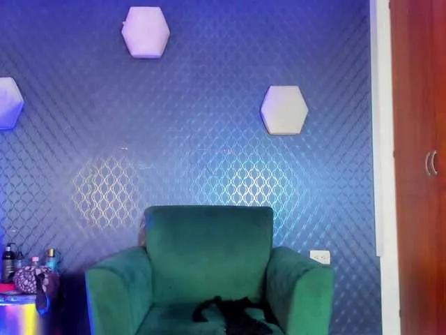 Offline thania777 on BongaCams