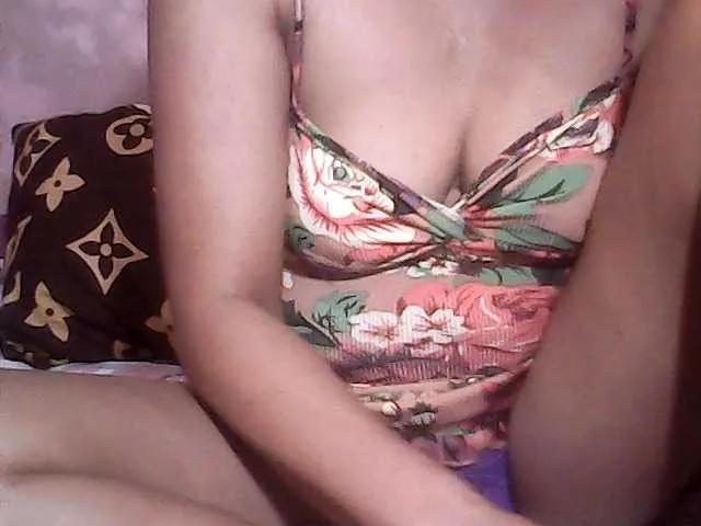 Yummyasian22 on BongaCams 