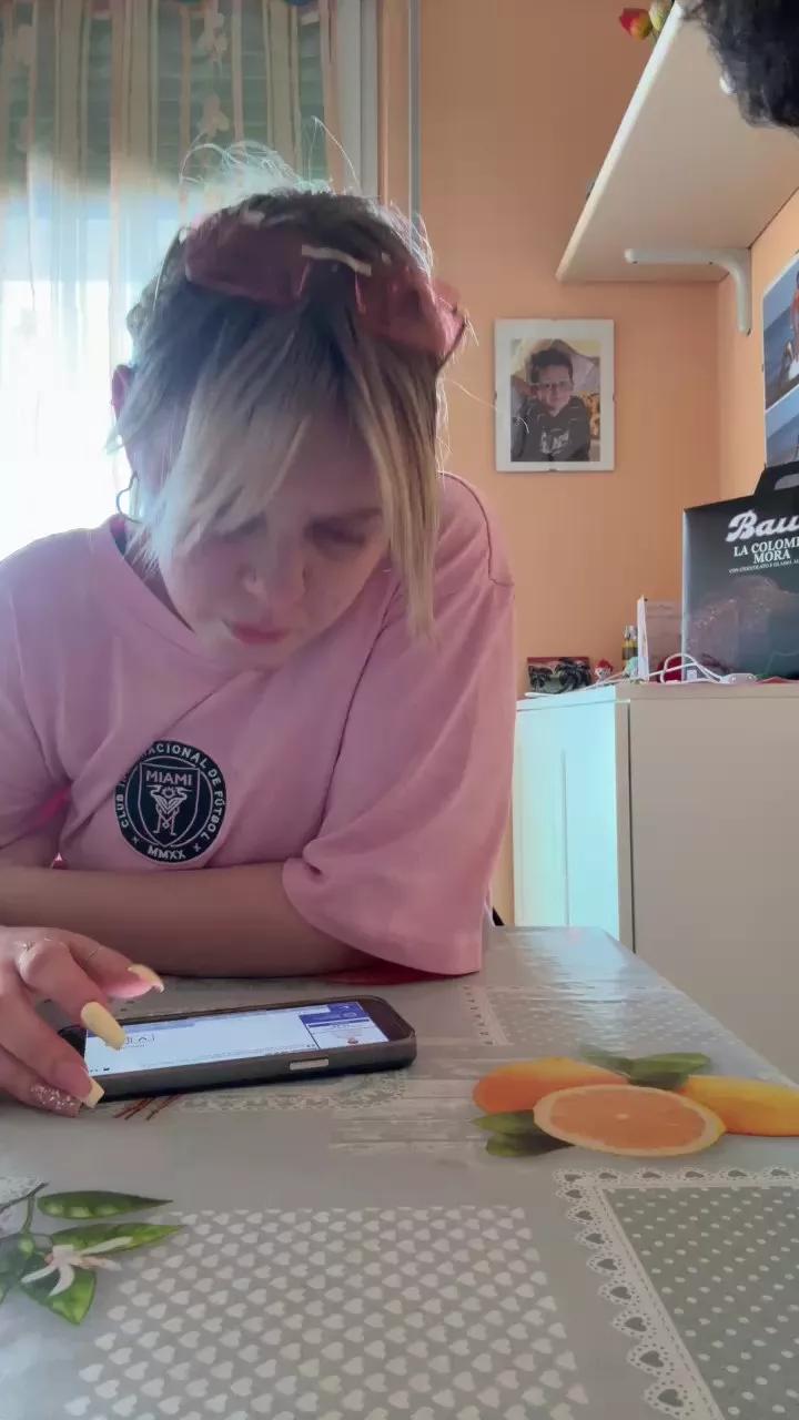 Adeleroyale on Cam4 