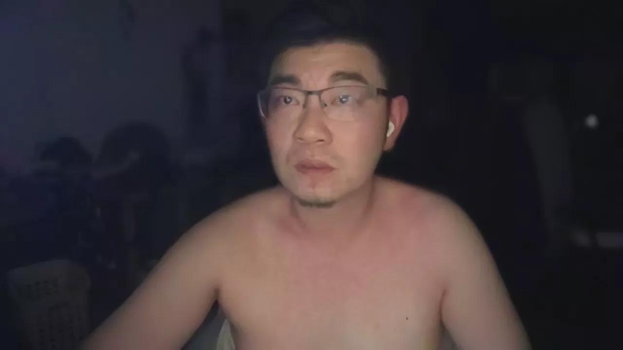 gogodoggo on Cam4 